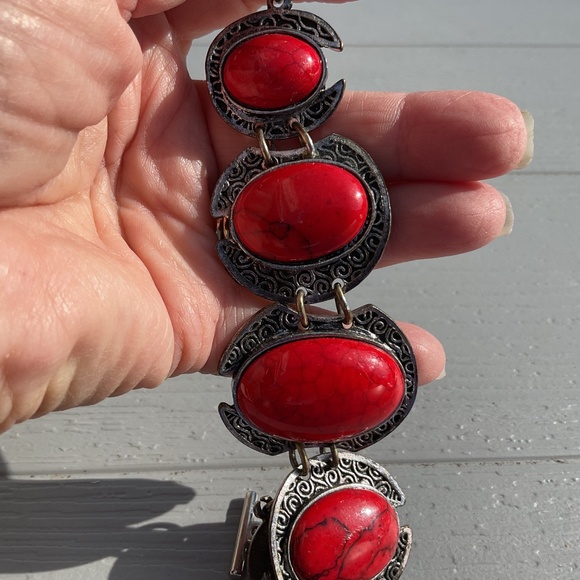 CCO Red Howlite Bracelet Silvertone Metal Toggle closure 8” long - Picture 5 of 7